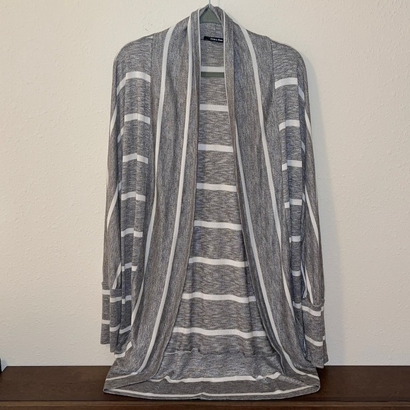 Doe & Rae Striped Gray & White Circular Batwing Cardigan Sz. S - Picture 1 of 13